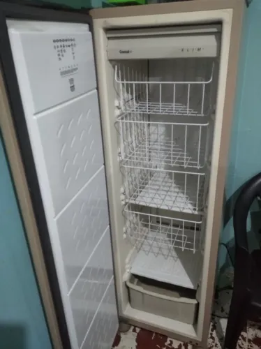 Freezer slim vertical em perfeito estado