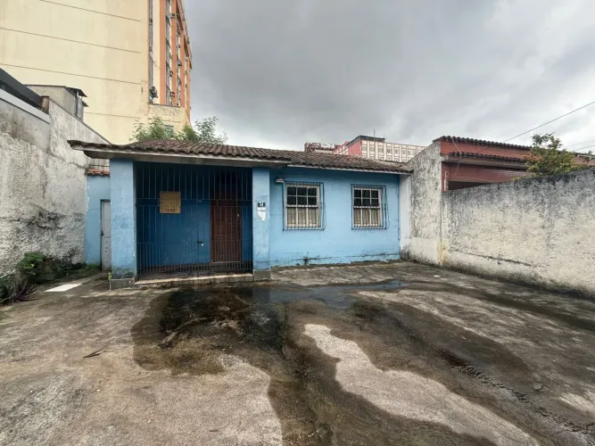 Vendo terreno com uma casa na Vila