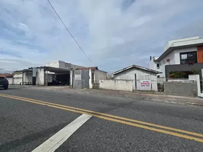 Jardim Atlântico/Coloninha - Terreno 720m², na Rua Felipe Neves.