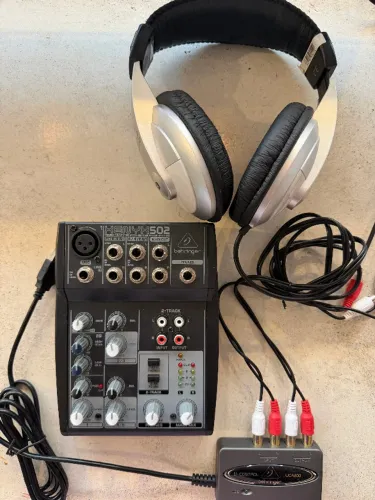 Kit PODCAST HOME STUDIO - gravação Behringer - Mesa Xenyx 502, Interface USB e Fone