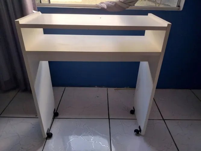 Mesa e nicho manicure