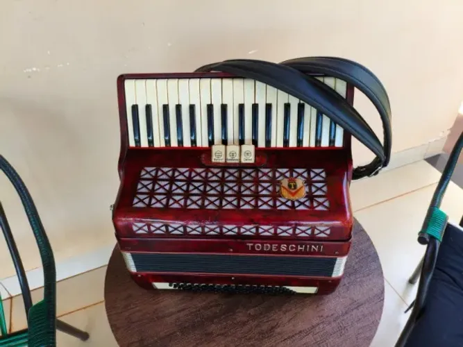 ACORDEON TODESCHINI 80 BAIXOS - REDUZIDA