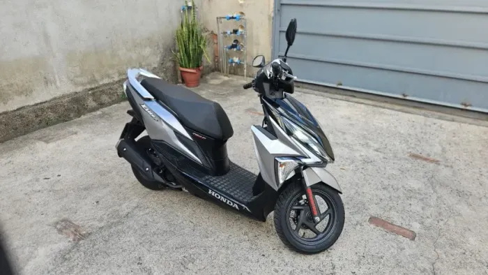 Honda Elite 2023 muito nova