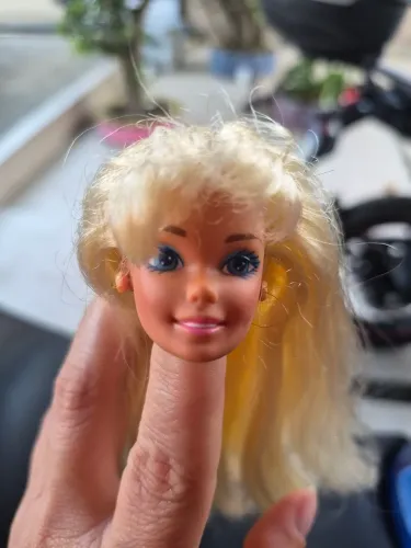 Cabeça de Barbie estrela nova