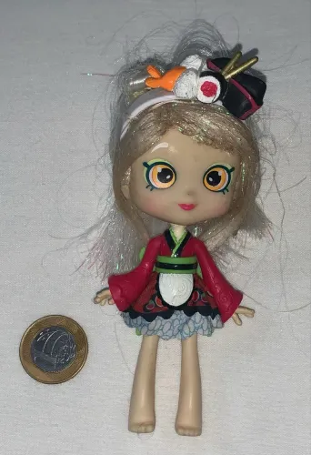 Boneca Sara Sushi Shopkins Shoppies 15cm usada bom estado
