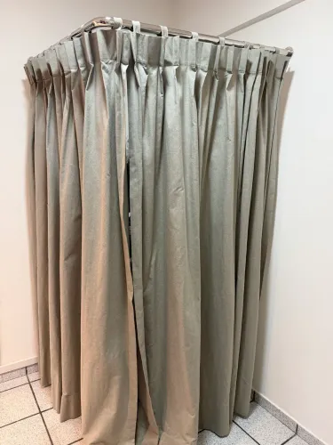 Provador de inox com cortina