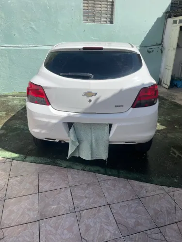 Chevrolet Onix JOY Hatch 1.0 8V Flex Mec. 4P 2017
