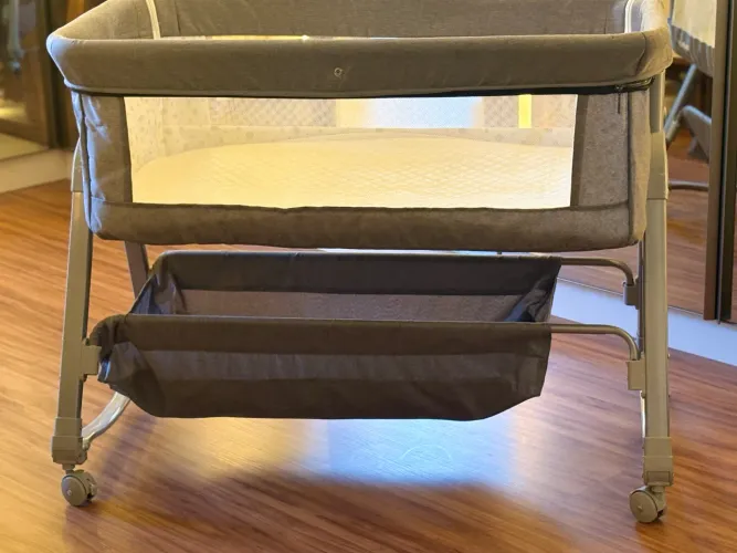 Berço Portátil Moises Co-bed Dobrável Com Abertura Lateral Balanço Mosquiteiro e Cesto