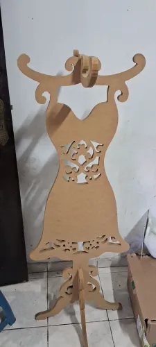 Cabideiro manequim de MDF cru