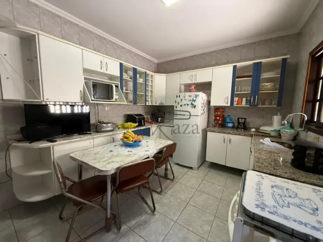 Casa Sobrado - Jardim do Portal - Jacareí - 2 Dormitórios - 132m².