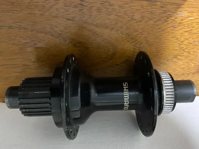  Cubo Shimano traseiro center lock m410 boost 32 furos