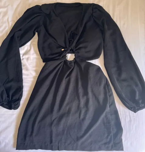 Vendo vestidos e casaco novo 