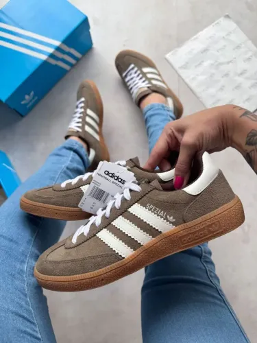 Tênis adidas handebol spezial marrom