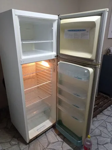 Geladeira funciona tudo!