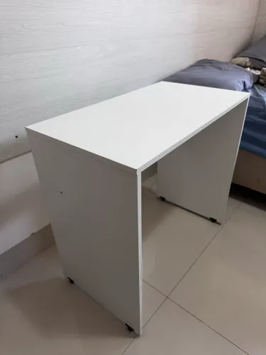 Escrivaninha de MDF branca