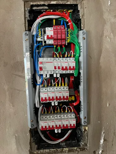 TECNICO ELETRICISTA ALTO PADRÃO