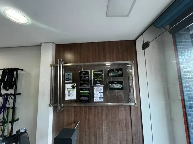 Quadro de avisos (vidro)