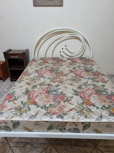 Vendo cama casal com colchão usada em bom estado 400reais