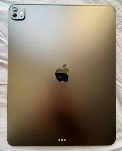 iPad Pro 13 M4 256GB Wi-Fi + AppleCare+ - Impecável