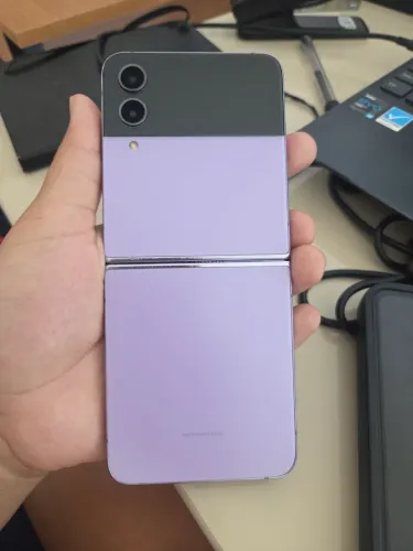 Celular Samsung flip 4