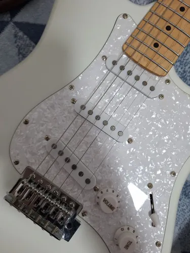 GUITARRA SEIZI VINTAGE SHINOBI SSS WHITE MAPLE + KIT COMPLETO