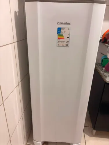 Vende- se uma geladeira em bom estado