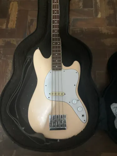 Baixo Short Scale