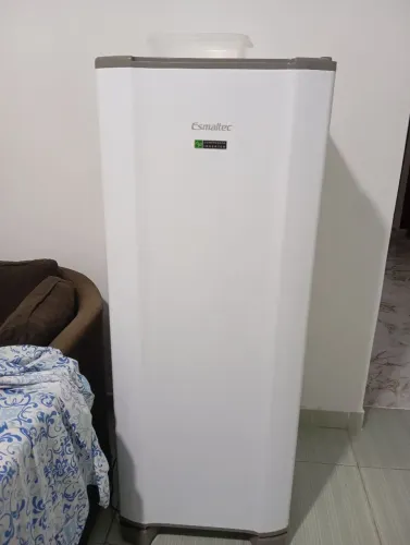 Vende-se geladeira Esmaltec