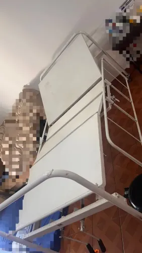 Cama hospitalar ,com colchão super Novo.