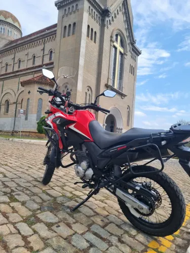 Vendo Honda XRE 300 com varios acessórios