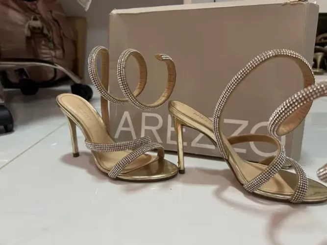 Vendo sandalia salto alto Arezzo tamanho 34