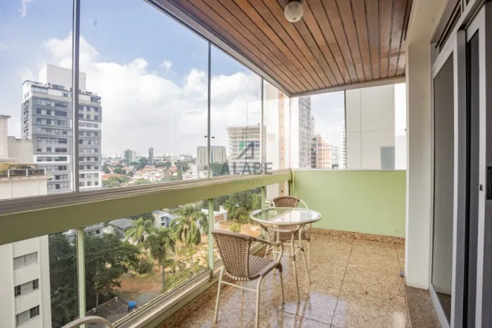 Apartamento para venda em Campo Belo com 4 quartos, sendo 3 suítes, 220m²