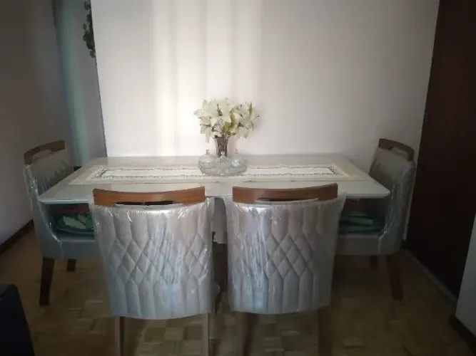 Mesa de jantar MDF 6 lugares+6 cadeiras no plástico " PAGT. À VISTA COMIGO"_Dinheiro/Pix