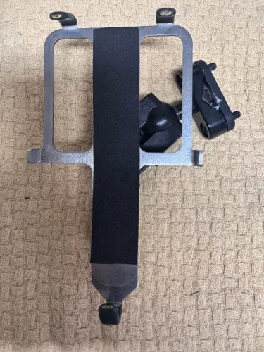 Suporte para smartphone feito de aco inoxidavel, resistente a ferrugem, so motocicletas