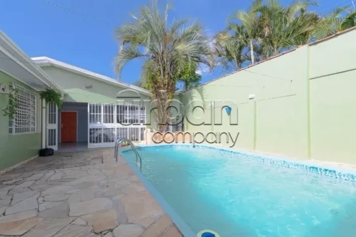 Casa de 3 Dormitórios e 3 vagas cobertas