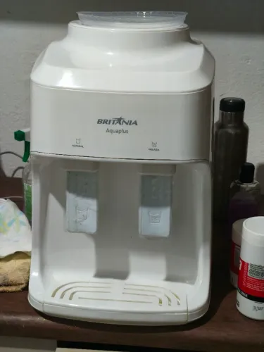 Gelagua com garrafão