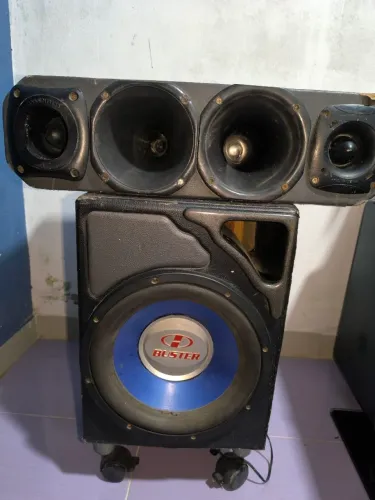 Sistema de som com - 1 Woofer de 12" + 2 cornetas e 2 tweeters selenium