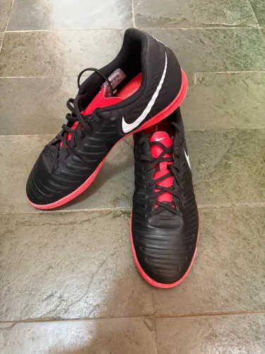 Chuteira de salão da Nike
