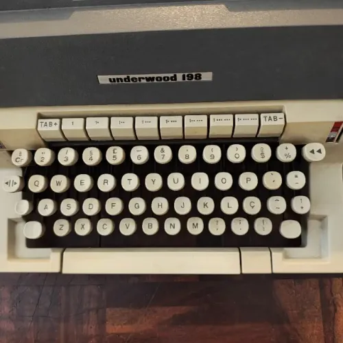 Maquina de escrever Underwood 198 de carro longo