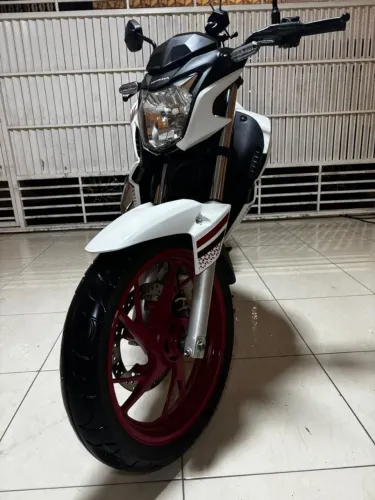 Moto muito bem cuidado, só chamar se tiver real interesse 
