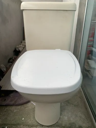 Vaso sanitário com caixa acoplada bege