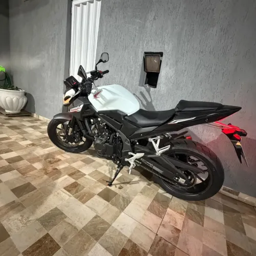 Hornet 500, moto está com 530km rodados. Está zera!