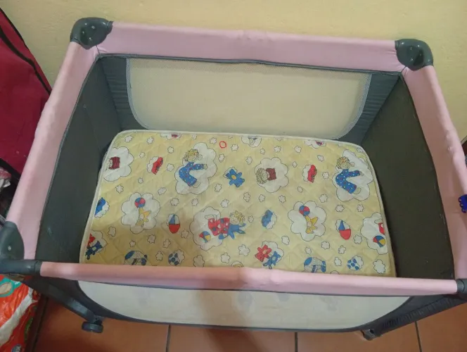 Vendo cercadinho com colchão 200