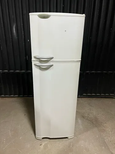 Geladeira Electrolux 370 litros gelo seco