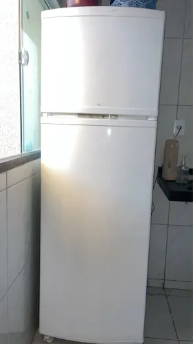 Geladeira à Venda - Ótimo Estado de Conservação