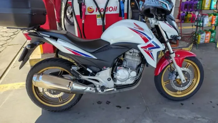 Vender rápido, moto em perfeito estado de conservação 