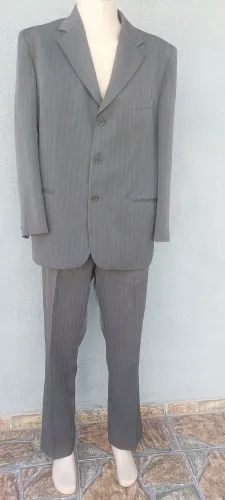 Paletó 56 e calça 48 usados