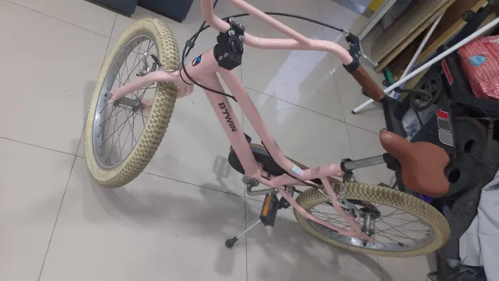 Bicicleta Infantil B'Twin Riverside 100 Aro 20 - Rosa (Ótimo Estado)<br>Preço: