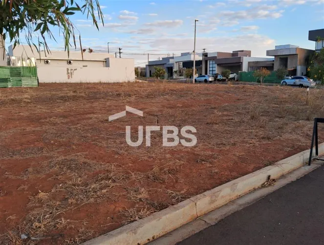 Terreno em condomínio com 256m² à venda no Raros Alto Umuarama