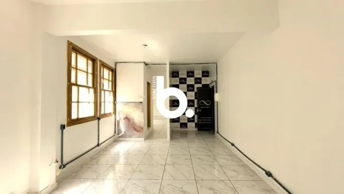Espaço amplo com possibilidade de transformação em apartamento no Centro de Porto Alegre